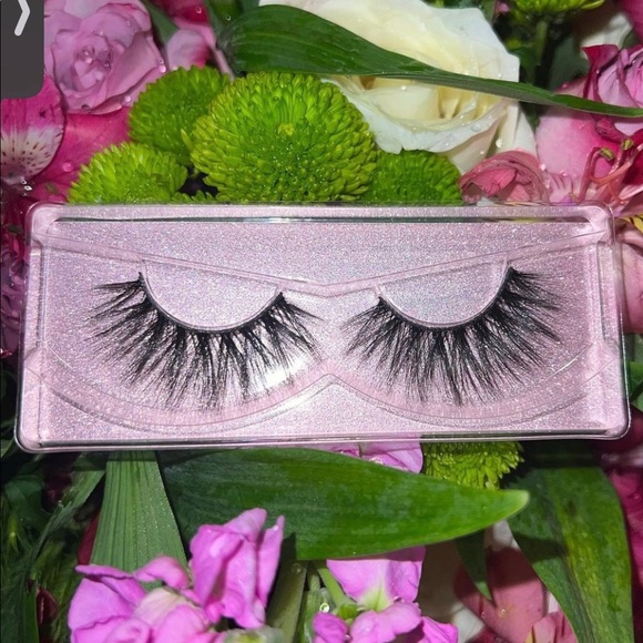 Strip 3D Mink Lashes - Picture 4 of 5